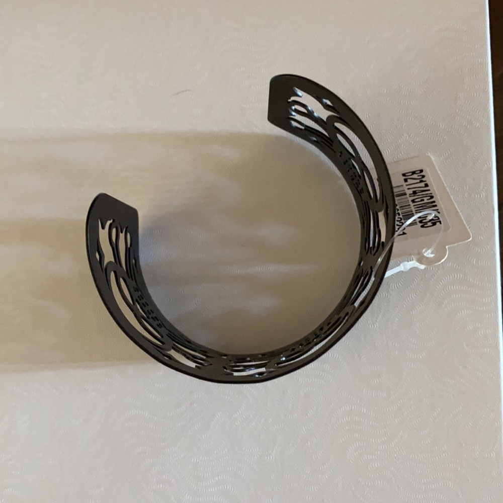 NWT Black Metal Skull Cuff Bracelet - Picture 2 of 3